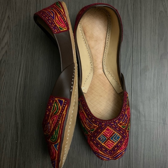 Artisan hand embroidered leather flats shoes 8.5 - Picture 4 of 7